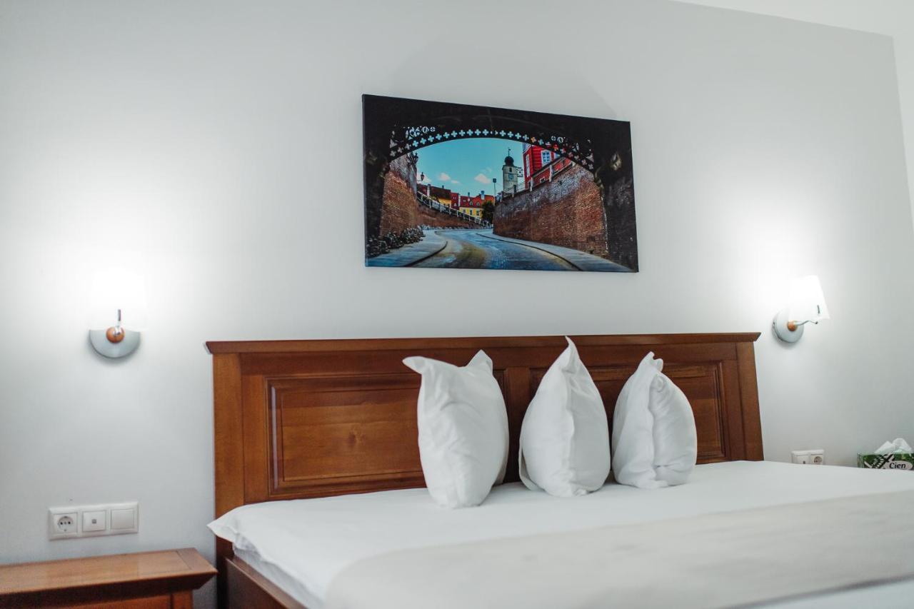 Boutique Damiani Hotel Sibiu Bagian luar foto